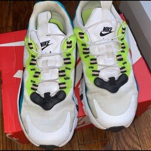 Selling a pair of boys bike.